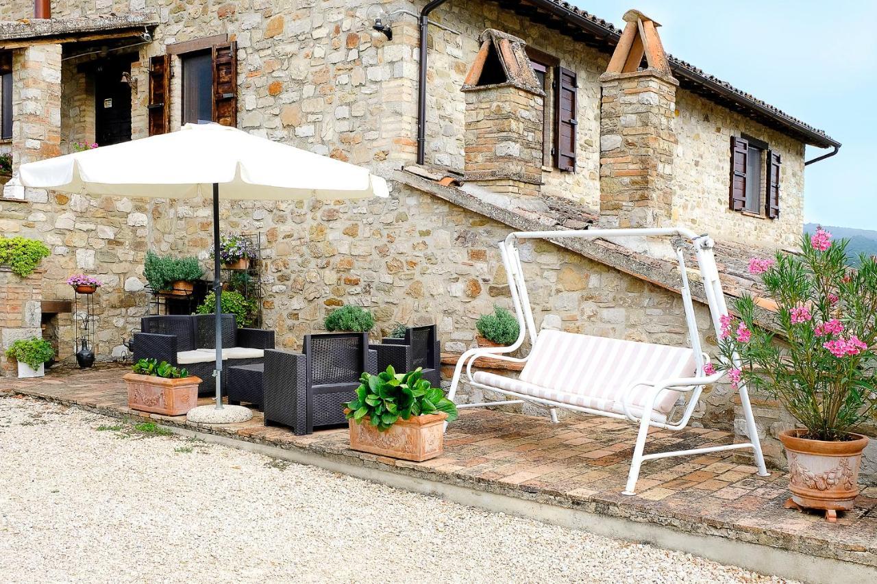 Bed and Breakfast Casale Le Orme Тоди Экстерьер фото