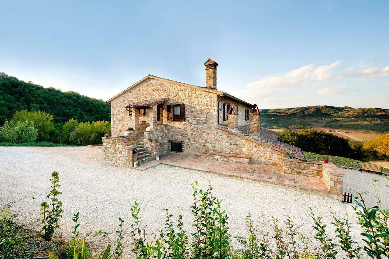 Bed and Breakfast Casale Le Orme Тоди Экстерьер фото